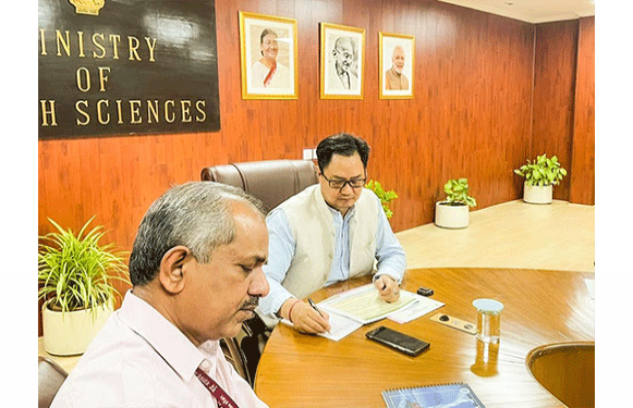 Shri Kiren Rijiju with Directors of #MoES